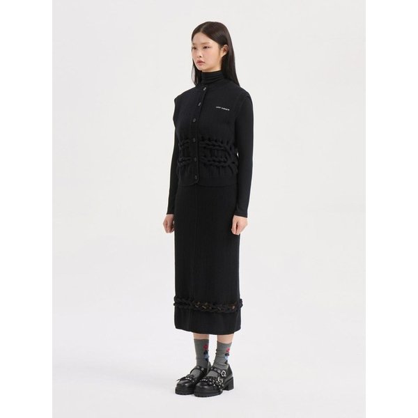 Solid Twist Embroidery Knit Skirt (black) LFKDS26100BKX