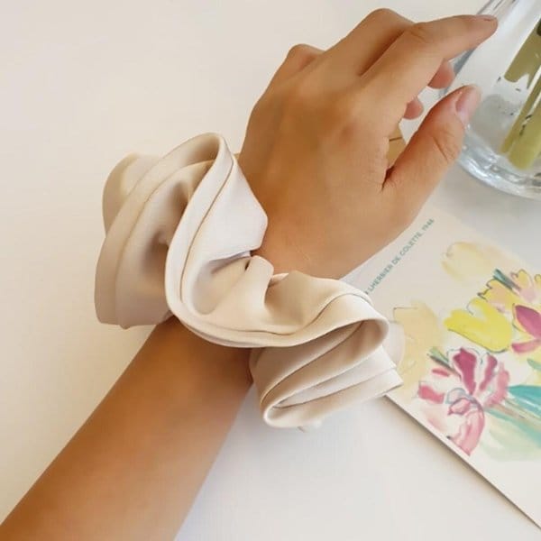 [옷자락] 여성 일상복 포인트 세련된 볼륨 실크 스크런치 헤어슈슈