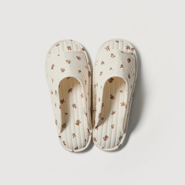 퀼팅 워셔블 플로럴 거실화_230-245_아이보리 J616901000606