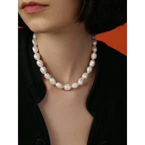 The Baroque Pearl Necklace