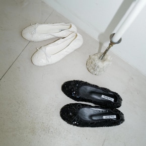 스팽글 플랫 슈즈 Carry Barrette Spangle Flat (Black, Ivory)