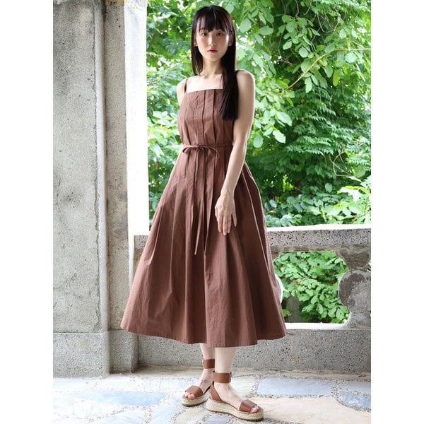 PLEATS CAMISOLE DRESS / BROWN