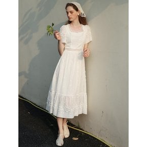 Cest_Embroidered lace fishtail dress