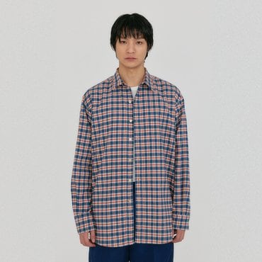 EENK ZOSEF Oversized Shirt with Brooch - Ivory/Navy/Red Check