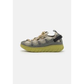 4722683 HUGO REEFLYN - Trainers open green