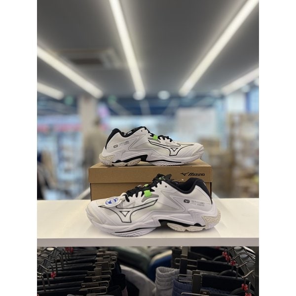 [여주점] 남여공용 배드민턴화 V1GA240157 WAVE LIGHTNING Z8 WIDE 웨이브라이트닝Z8