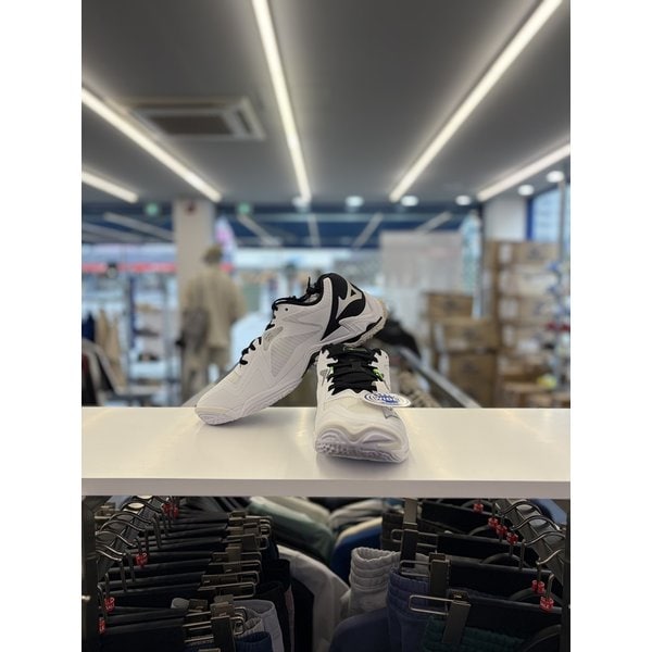 [여주점] 남여공용 배드민턴화 V1GA240157 WAVE LIGHTNING Z8 WIDE 웨이브라이트닝Z8