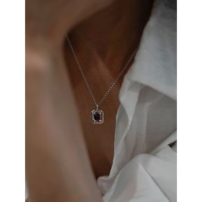 SQUARE BLOOM NECKLACE_GARNET