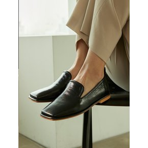 MD1113f Square Detail Classic Loafer_Black