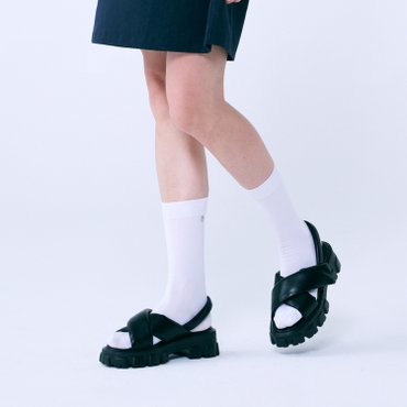 솔트앤초콜릿 [강지영 착용] 크로스 스트랩 패딩 샌들 412324011 (5cm/2colors)