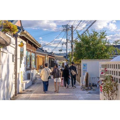 https://media.eoding.com/media/travelagent/40/imagecontent/황리단길_3_uEQ7vJh.jpg