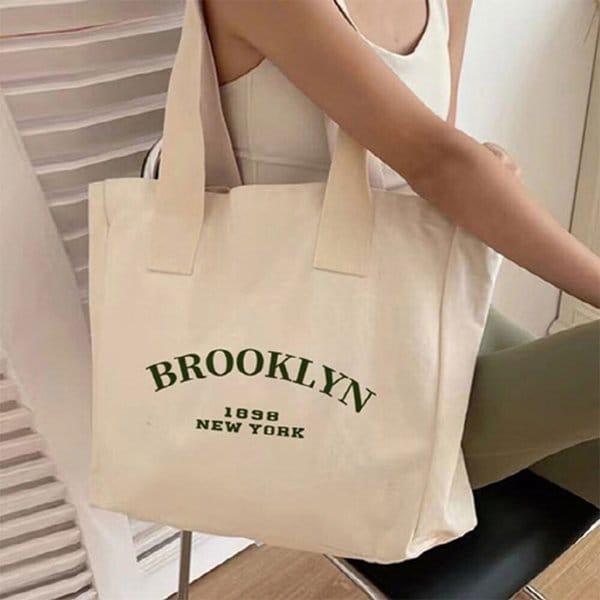 [옷자락] 여자 휘뚜루 빅백 레터링 스퀘어 캔버스 여름 숄더백