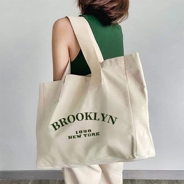 [옷자락] 여자 휘뚜루 빅백 레터링 스퀘어 캔버스 여름 숄더백