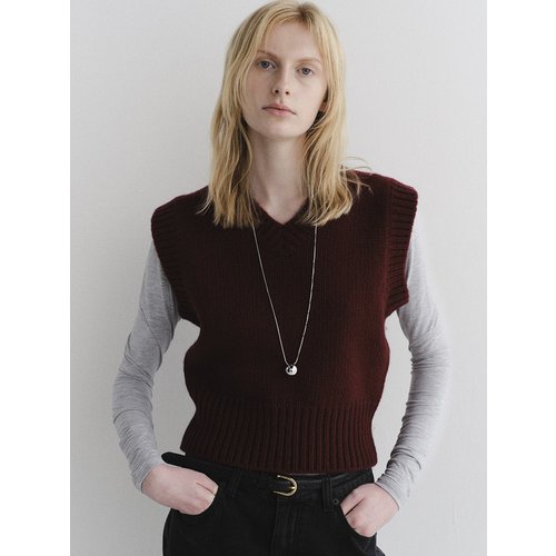 cosy knit vest_wine