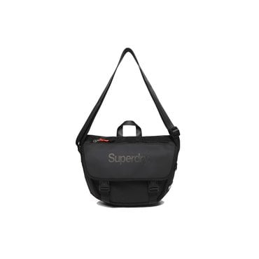 SUPERDRY 에센셜 메신저 백(SDUABDO02BLK)