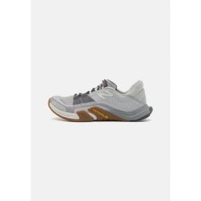 5140534 New Balance MINIMUS TR V2 - Training shoe white/grey