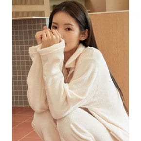 도씨 DOSSY 플러피 솔리드 윈터 긴팔 카라 커플 잠옷세트 370858