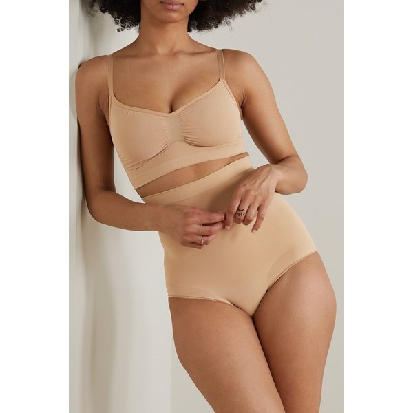 스킴스 심리스 스컬프트 브라렛 오커 베이지 1647597314119471