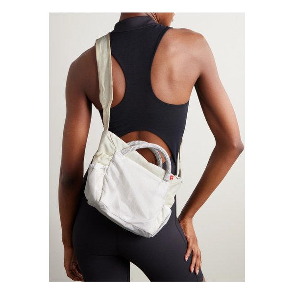 러닝 젠데이아 트랙 팩 미니 엘리트  셸 숄더 백 크림 46376663162991395