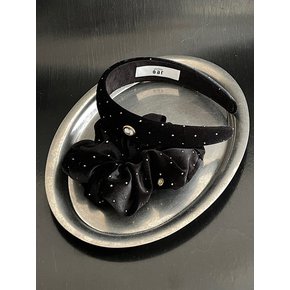 Cameo Gold Dot Velvet Volume Scrunchie [Black]