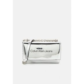 3829170 Calvin Klein SCULPTED FLAP MONO S - Handbag silver 62384419