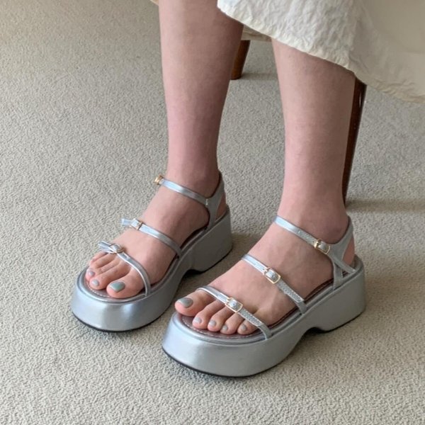 [옷자락] 여자 여름 토오픈 멀티스트랩 슬링백 통굽 샌들