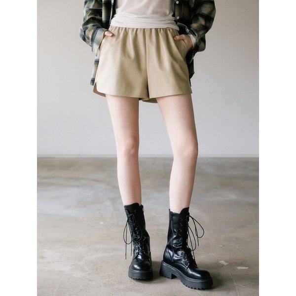 밴딩 레더 크랙 숏츠