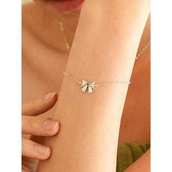 Blue diamond ribbon bracelet