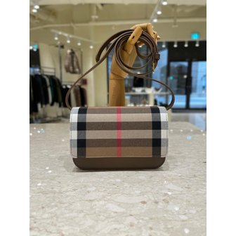 버버리 [시흥점] 여성 메디슨 플랩 체크  크로스백 8084492