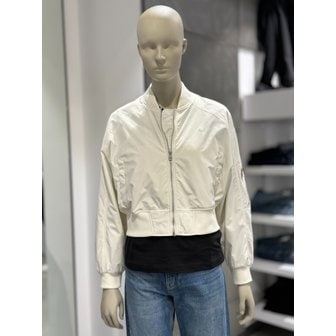 Calvin Klein Jeans [여주점] [캘빈클라인] 여성 스몰 CK로고 나일론 보머 크롭재킷(J223496-YBI)