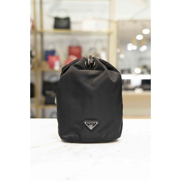 [시흥점] [프라다] 여성 포코노 삼각로고 버킷 파우치백  1NA369-2BQP-F0002