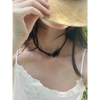 라비쉬에 Black Beach Crystal Beads Necklace