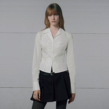 레이브 Shirring Slim Fit Collar Blouse in White VW4AB201-01