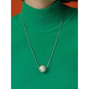 Brilliant Crystals And Pearl/Silver Ball  Necklace