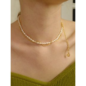 pretzel pearl choker