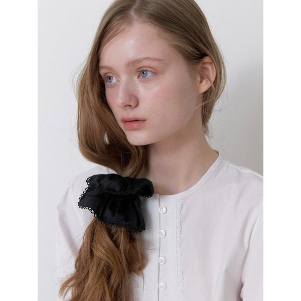 petit lace scrunch - black