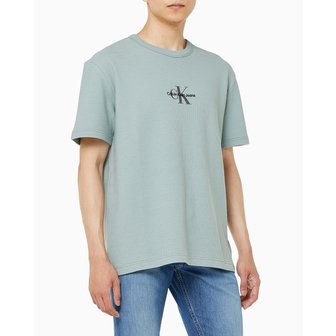 Calvin Klein Jeans 남성 시티 그리드 로고 반팔 티셔츠(J325645)