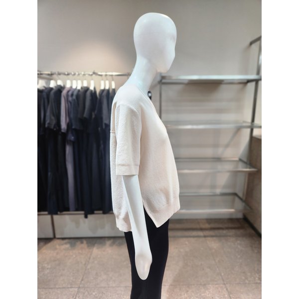 [여주점] [나이스클랍] 로고 자수 V-NECK TOP N252PWK446