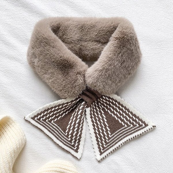 [올리비에스클로젯] 삼각 스트라이프 페이크 퍼 고리 머플러_O2311AC015D_R1