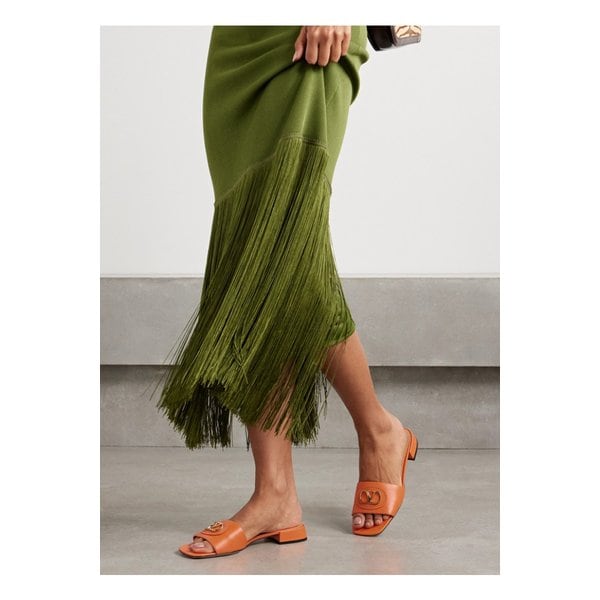 브이로고 장식 가죽 슬라이더 오렌지 1647597350077136