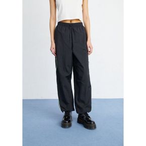 4424435 adidas LOOSE PARACHUTE PANT - Trousers black