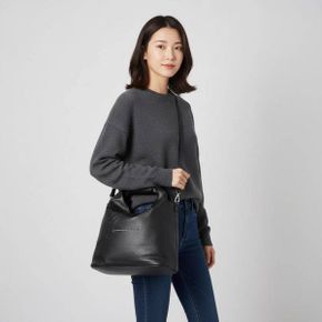 MM6 메종 마르지엘라 MM6 메종마르지엘라 재패니즈 여성 크로스백 SB6WD0026 P8396 T8013 166686