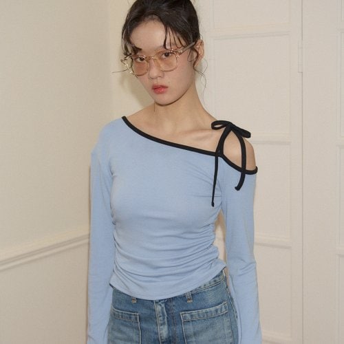 [살롱드욘] Line Point Off Shoulder T Blue