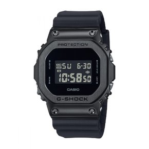 카시오 G-쇼크 (G-SHOCK) 메탈 커버 시리즈 GM-5600UB-1JF