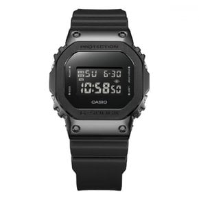 카시오 G-쇼크 (G-SHOCK) 메탈 커버 시리즈 GM-5600UB-1JF