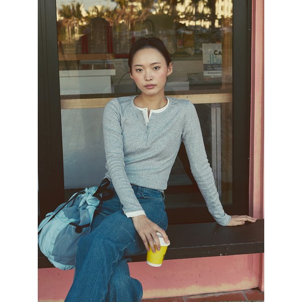 HENLEY NECK LACE HEM T-SHIRT (MELANGE GREY)