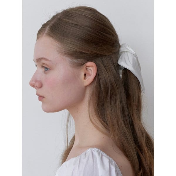 bunny petal scrunch - off white
