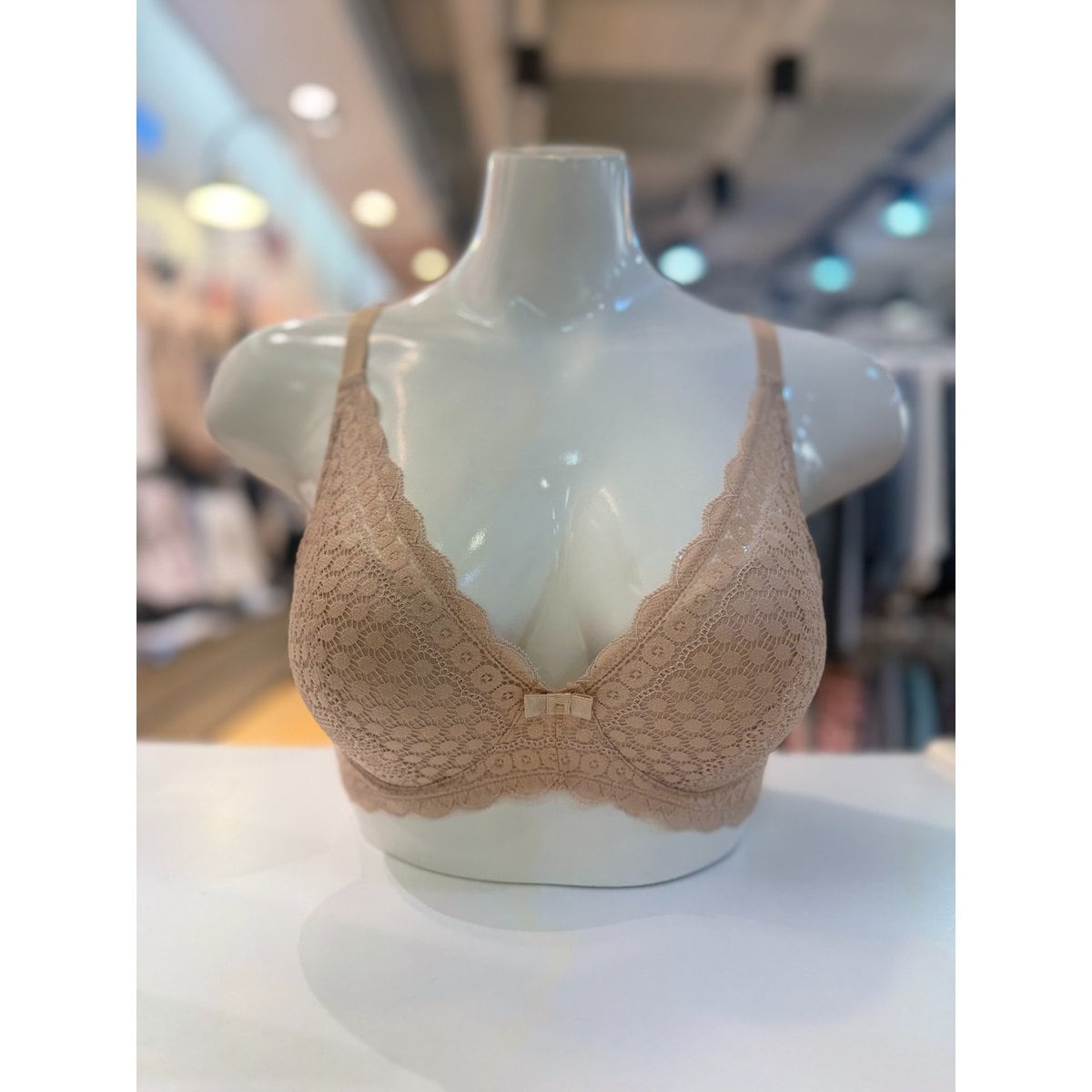확대된 대표 .