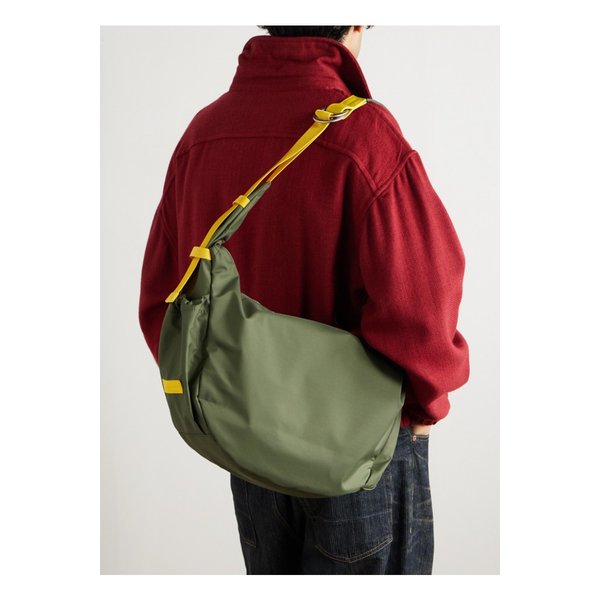 마스터피스 아크 가죽 트리밍 나일론 숄더 백 46376663162969745