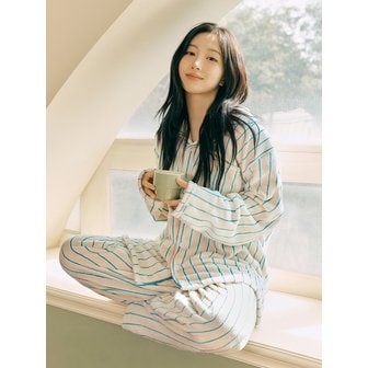 DOSSY 플러피 크리미 긴팔 커플 수면 잠옷 세트